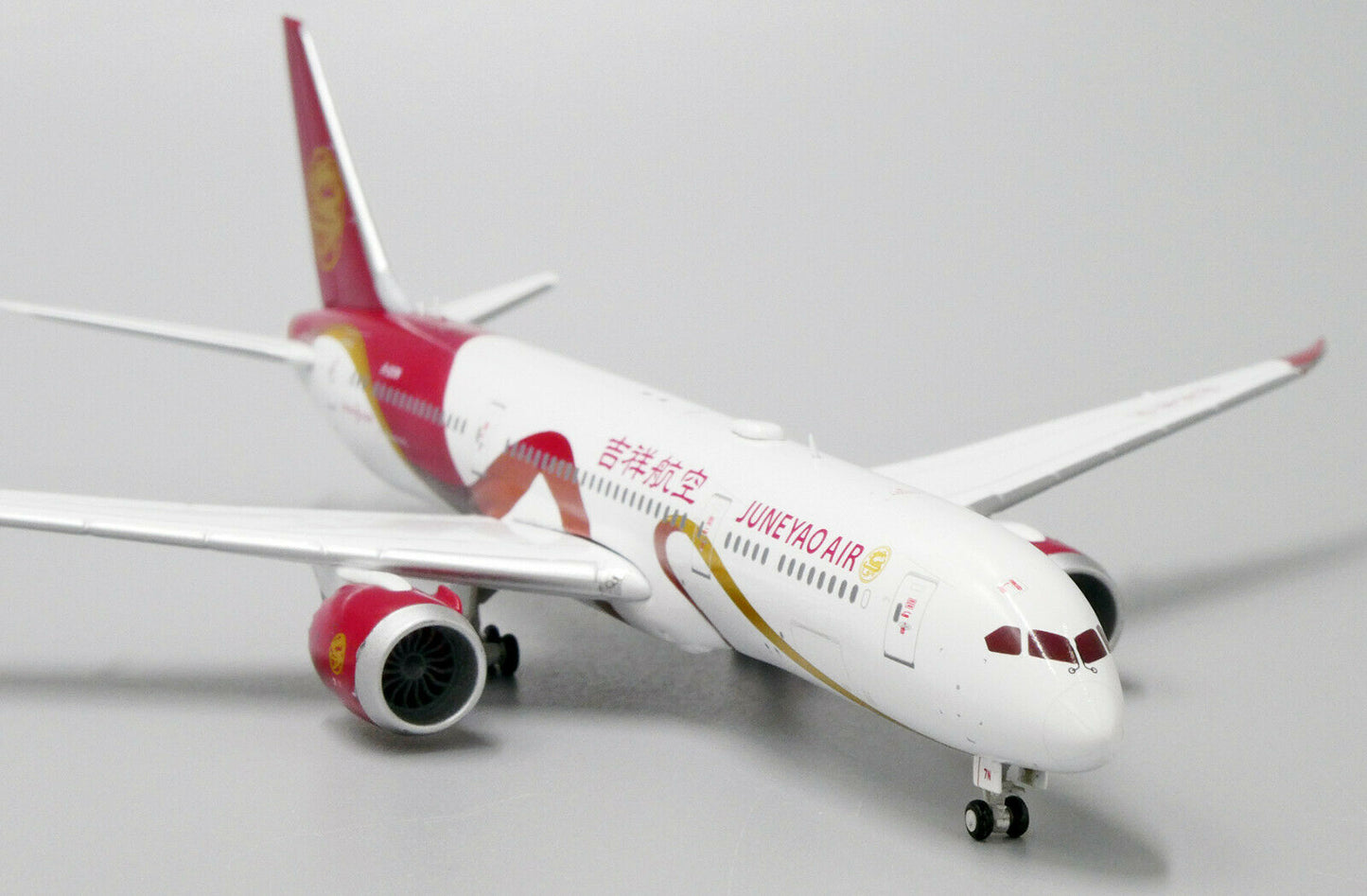 JC WINGS B787-9 DREAMLINER JUNEYAO AIRLINES REG: B-207N