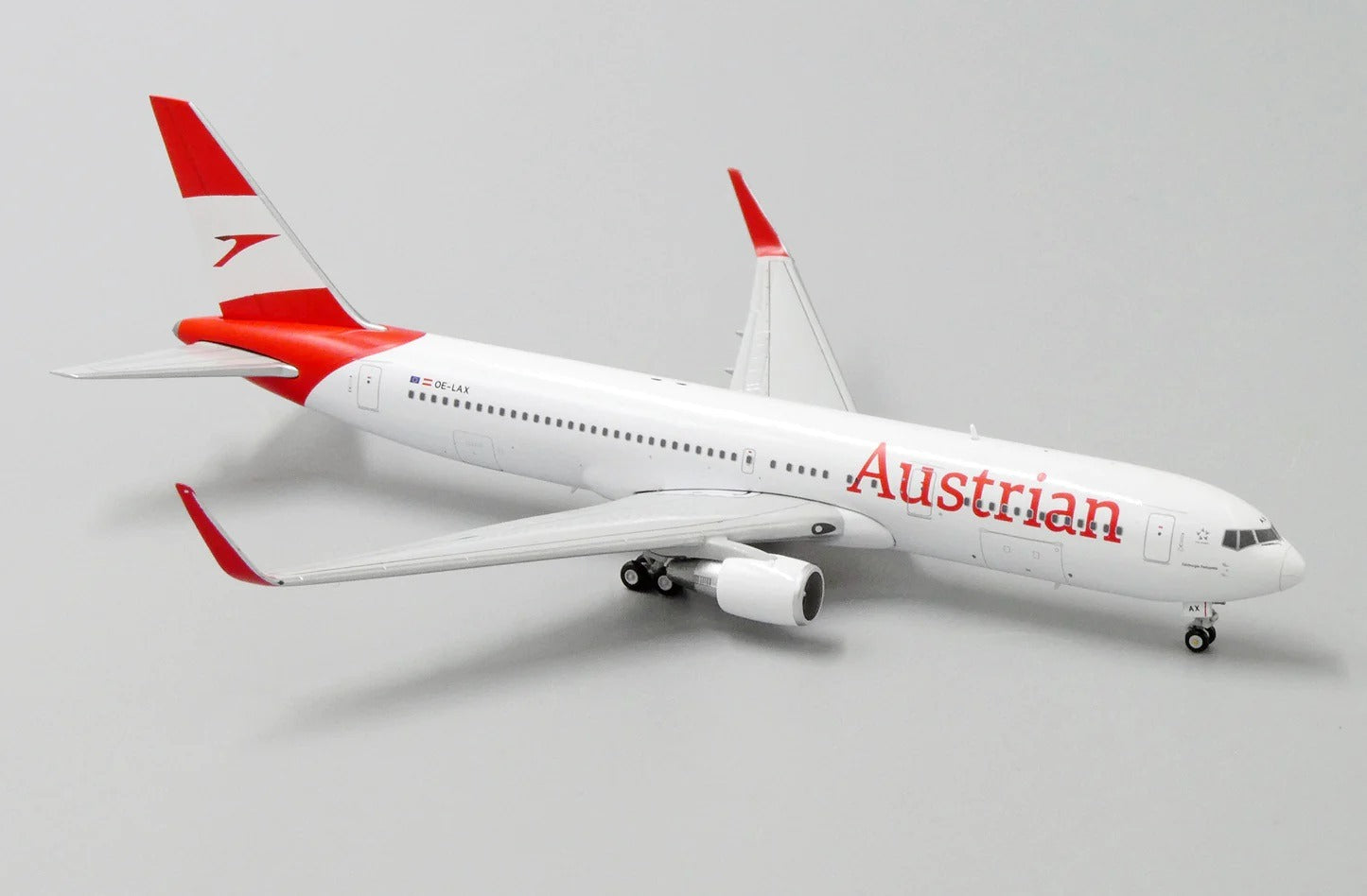 JC WINGS B767-300ER AUSTRIAN AIRLINES REG: OE-LAX WITH ANTENNA