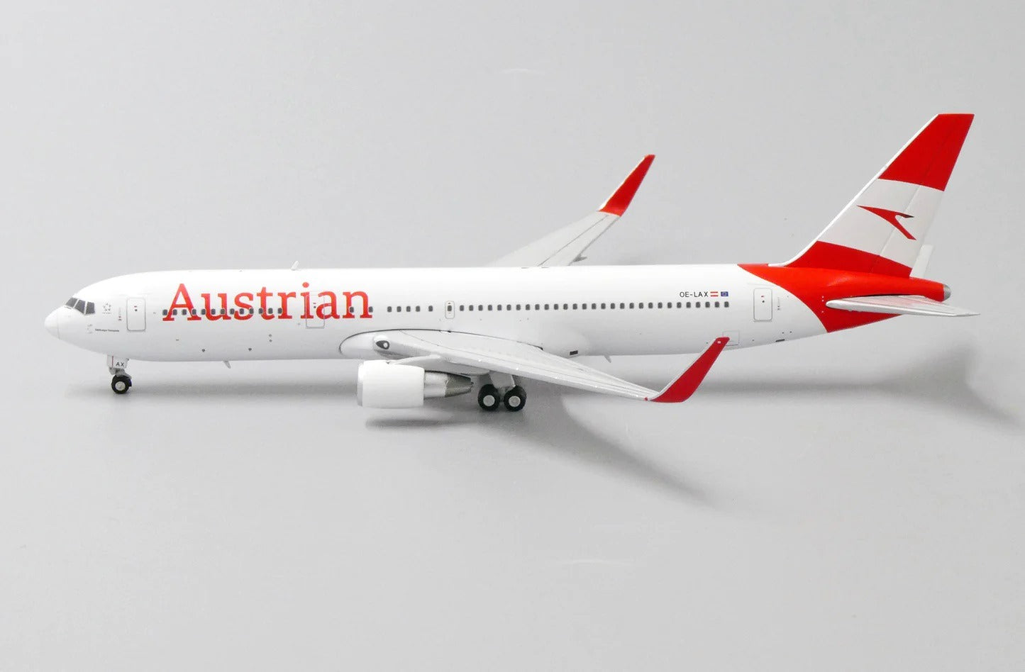 JC WINGS B767-300ER AUSTRIAN AIRLINES REG: OE-LAX WITH ANTENNA