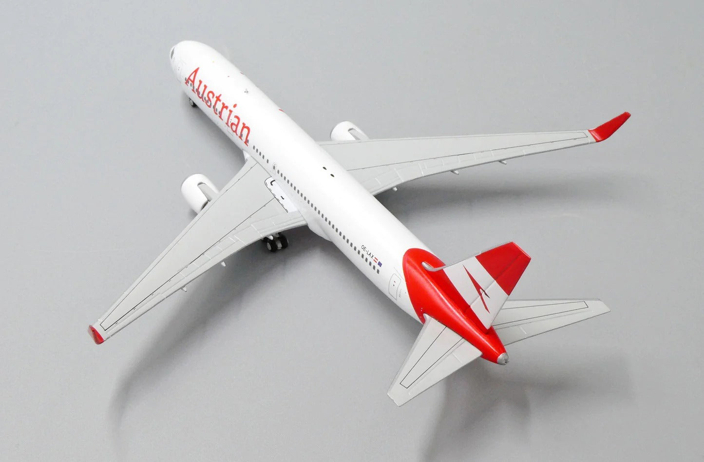 JC WINGS B767-300ER AUSTRIAN AIRLINES REG: OE-LAX WITH ANTENNA