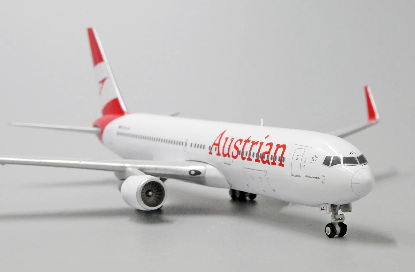 JC WINGS B767-300ER AUSTRIAN AIRLINES REG: OE-LAX WITH ANTENNA