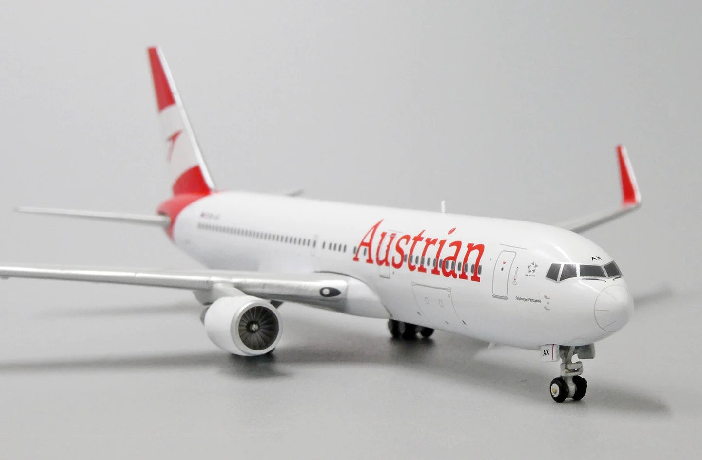 JC WINGS B767-300ER AUSTRIAN AIRLINES REG: OE-LAX WITH ANTENNA