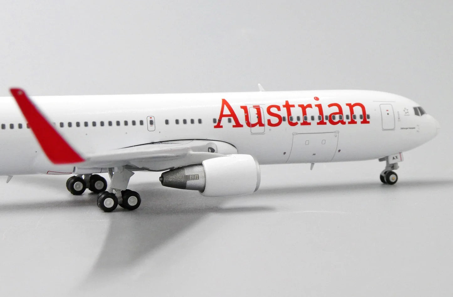 JC WINGS B767-300ER AUSTRIAN AIRLINES REG: OE-LAX WITH ANTENNA