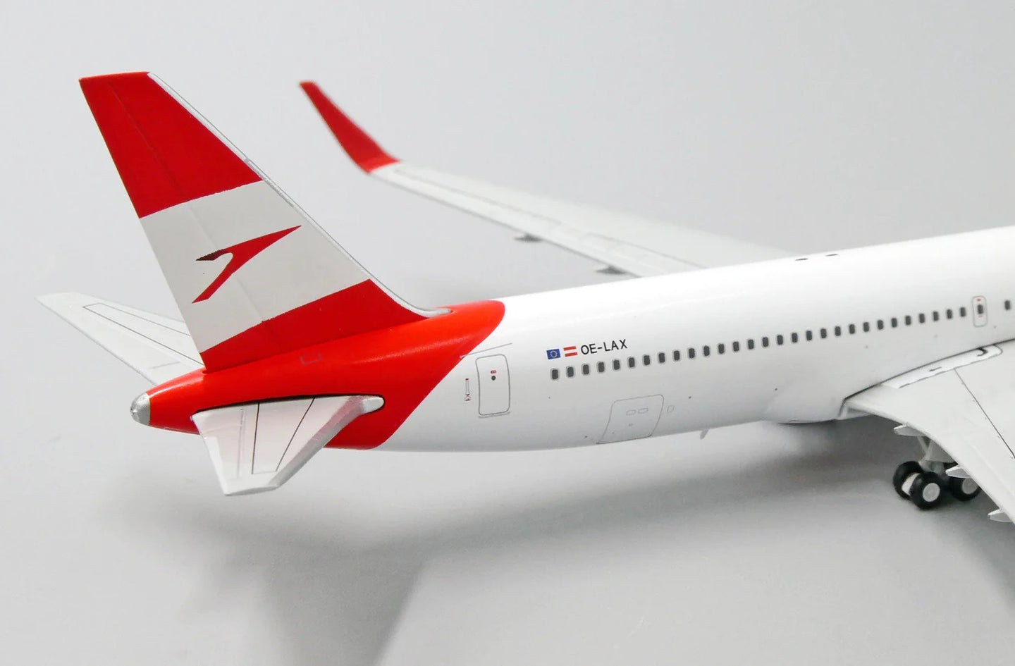 JC WINGS B767-300ER AUSTRIAN AIRLINES REG: OE-LAX WITH ANTENNA