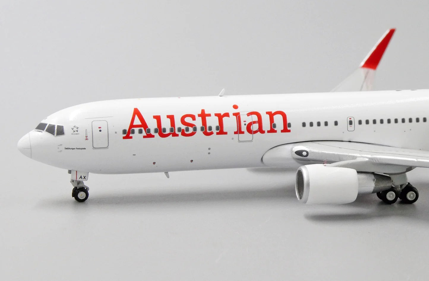 JC WINGS B767-300ER AUSTRIAN AIRLINES REG: OE-LAX WITH ANTENNA