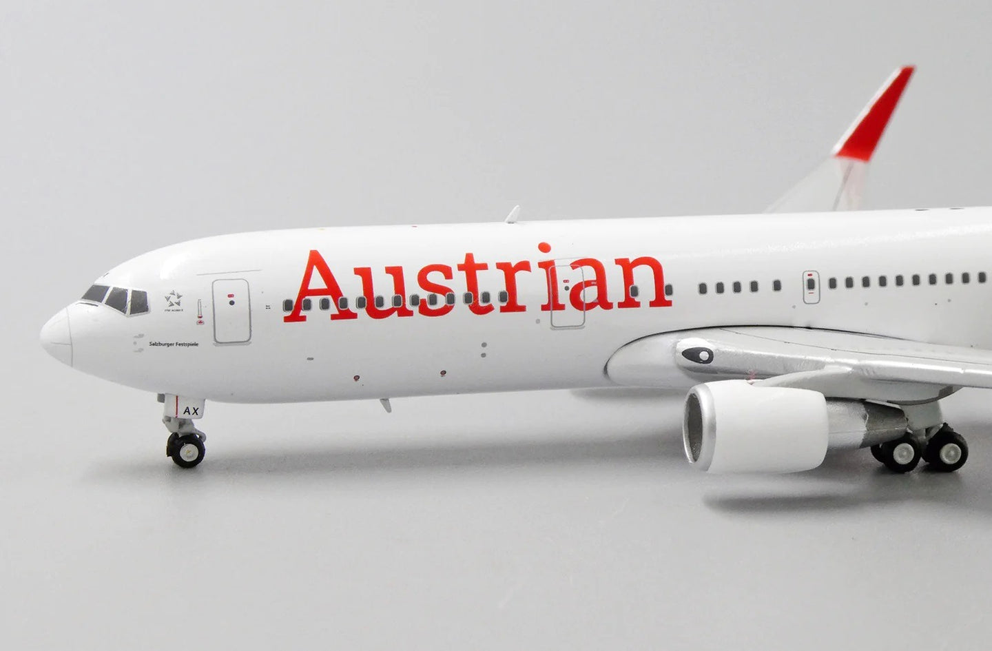 JC WINGS B767-300ER AUSTRIAN AIRLINES REG: OE-LAX WITH ANTENNA