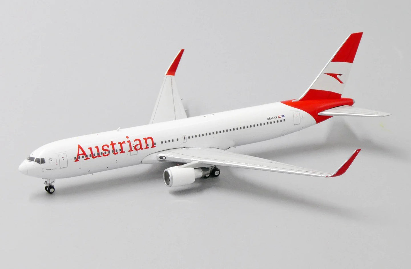 JC WINGS B767-300ER AUSTRIAN AIRLINES REG: OE-LAX WITH ANTENNA