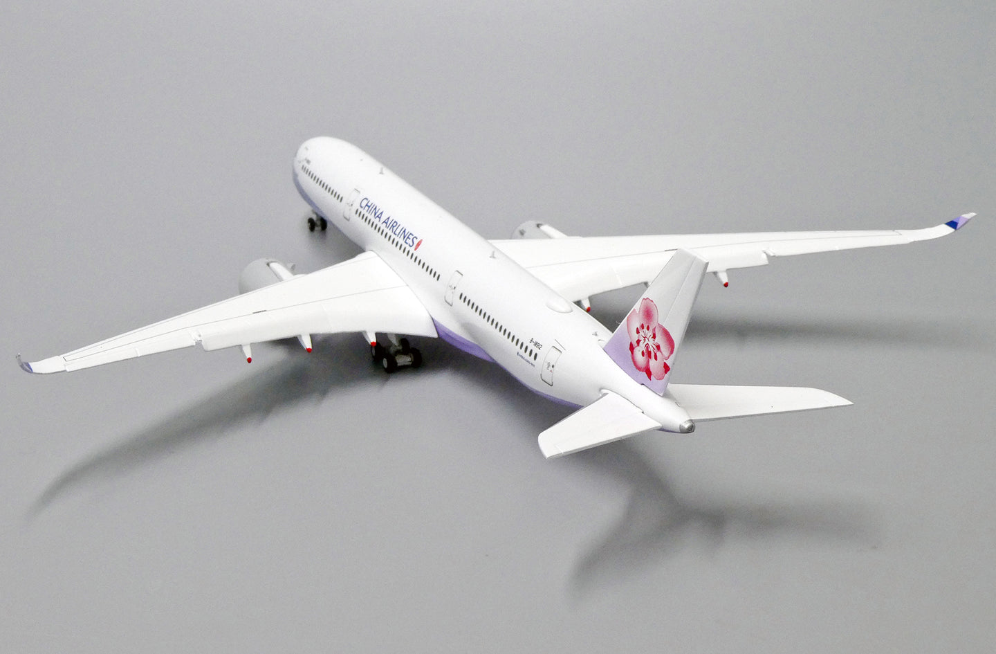 JCWINGS A350-900XWB CHINA AIRLINES (FLAPS DOWN) REG: B-18912