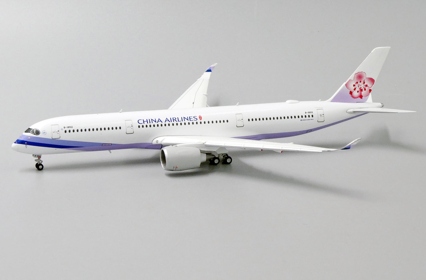 JCWINGS A350-900XWB CHINA AIRLINES (FLAPS DOWN) REG: B-18912