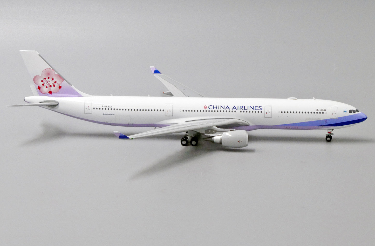 JC WINGS A330-300 CHINA AIRLINES REG: B-18302
