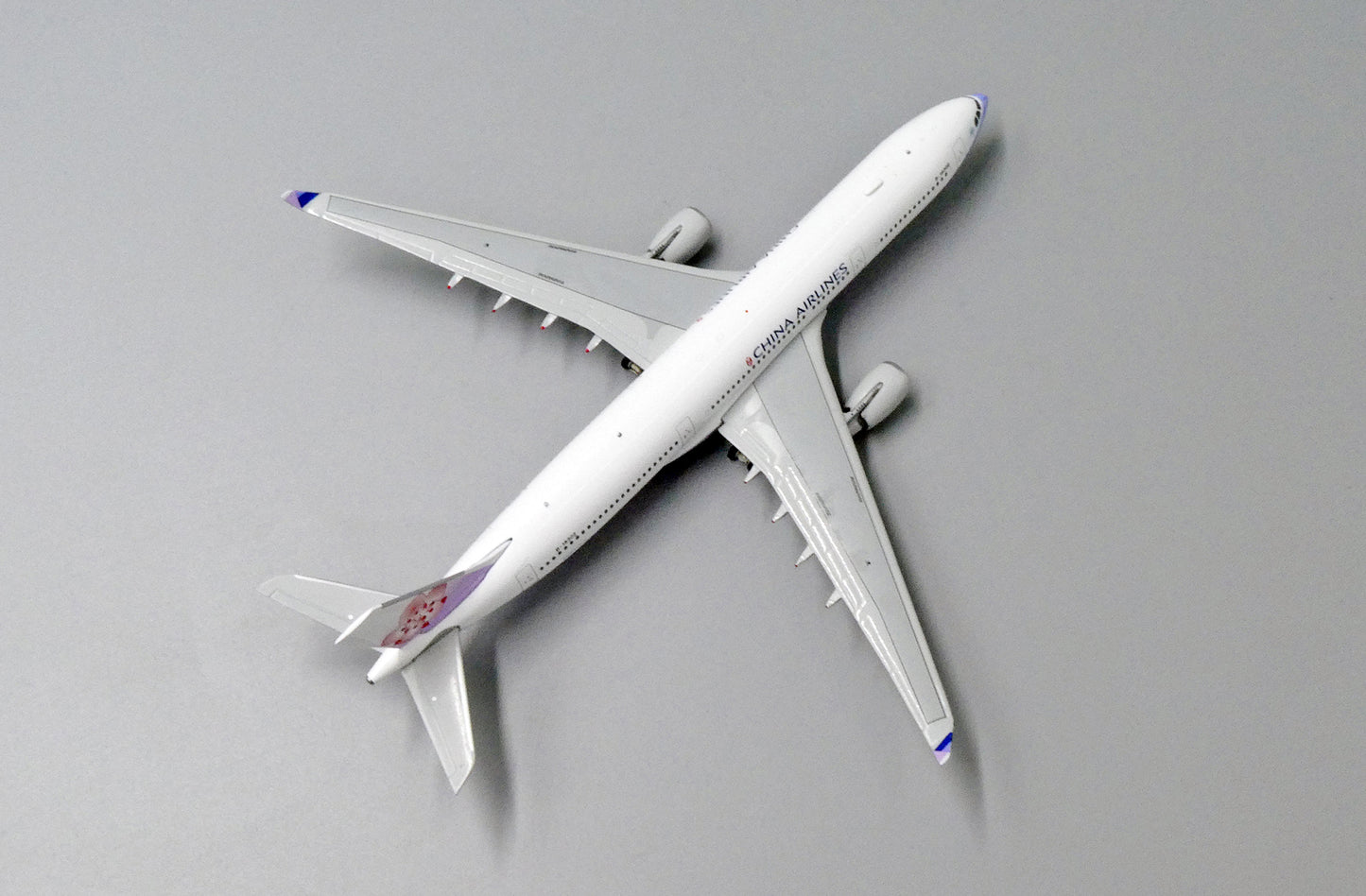 JC WINGS A330-300 CHINA AIRLINES REG: B-18302