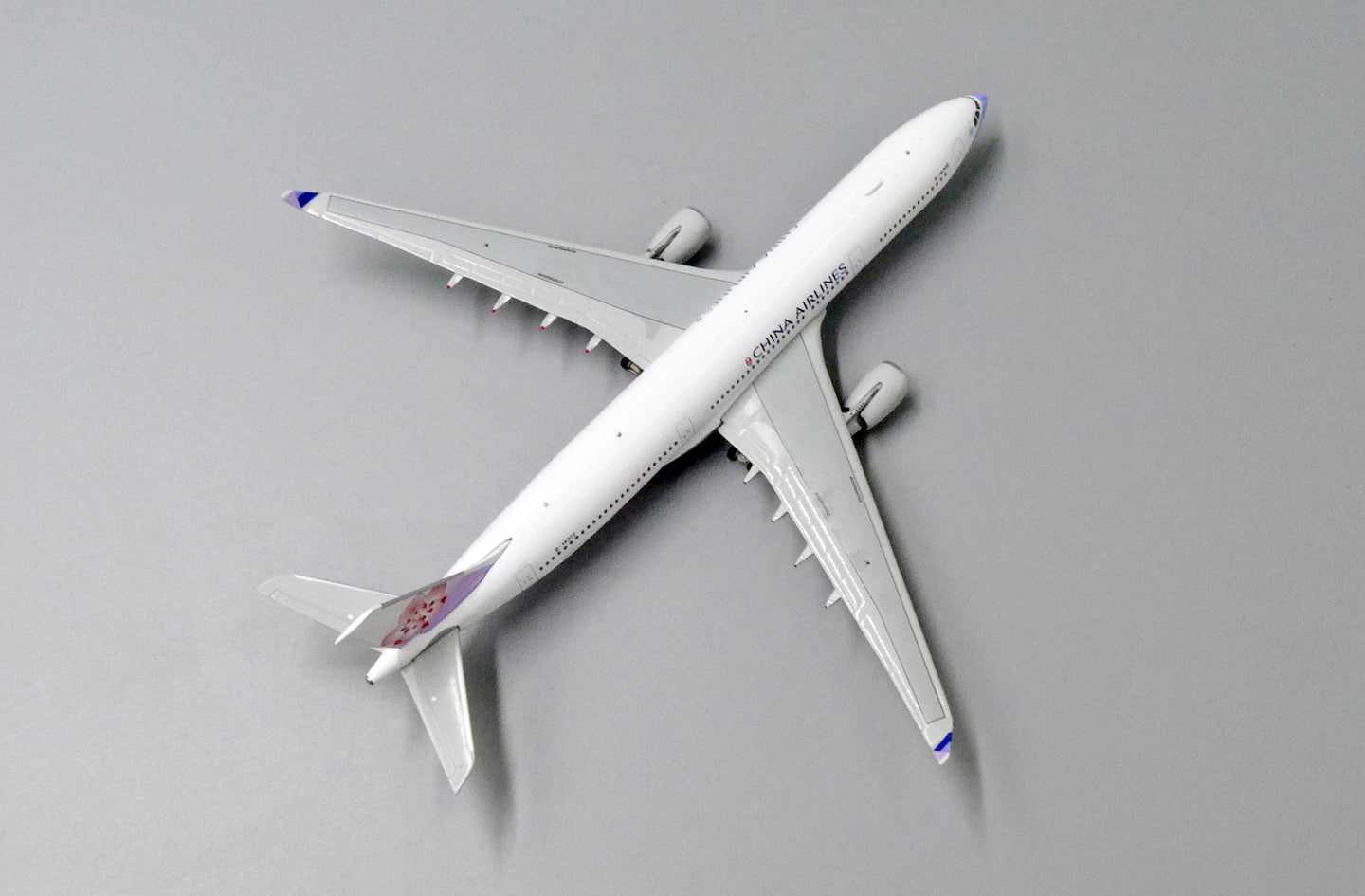 JC WINGS A330-300 CHINA AIRLINES REG: B-18302