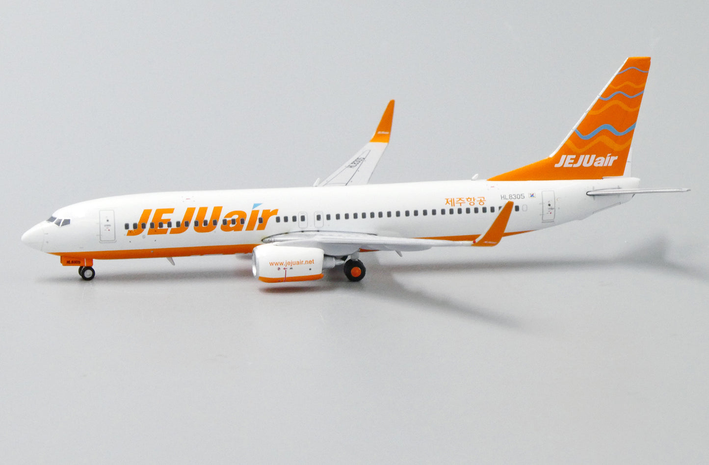 JC WINGS B737-800 JEJU AIR REG: HL8305