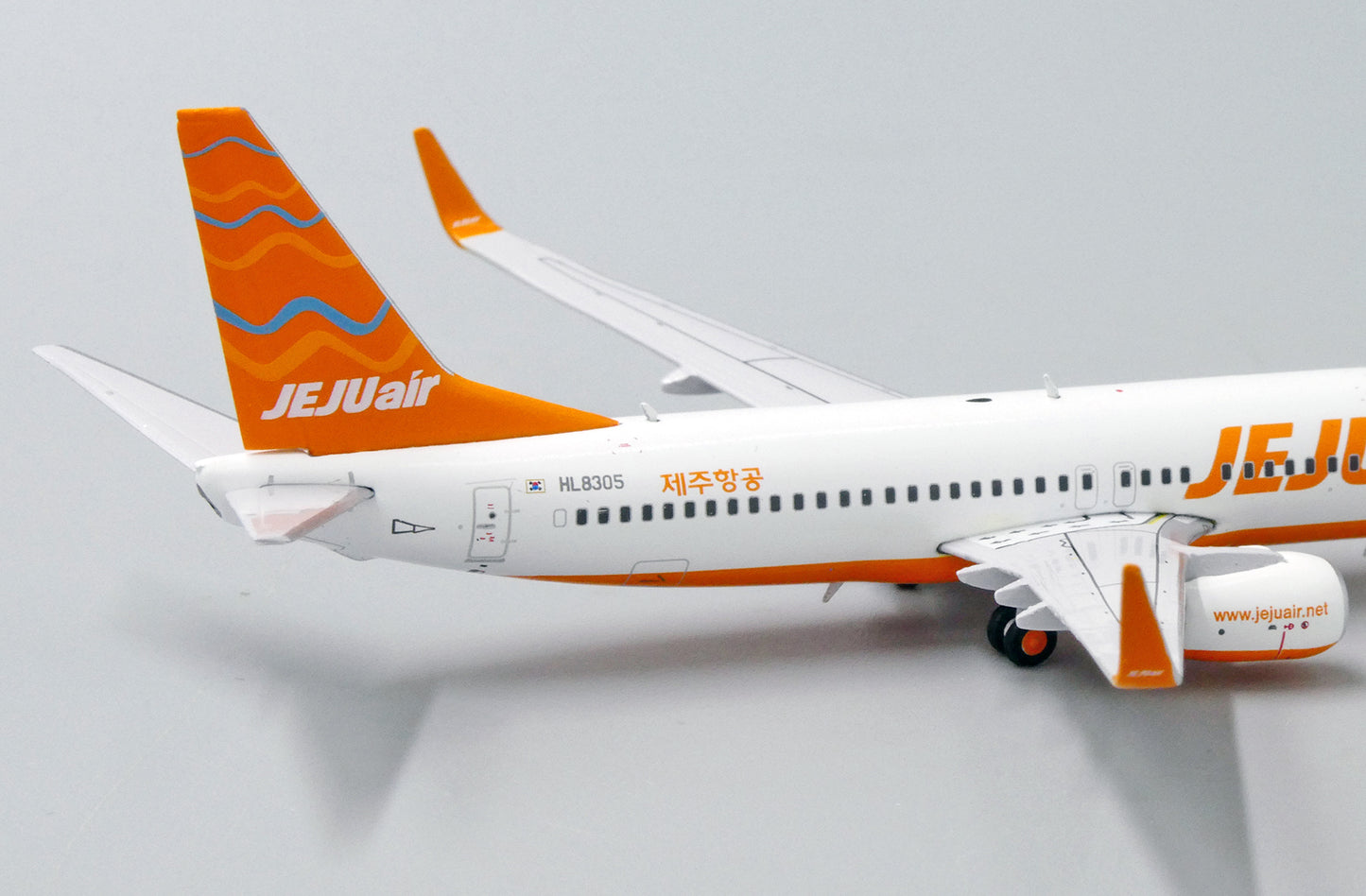 JC WINGS B737-800 JEJU AIR REG: HL8305