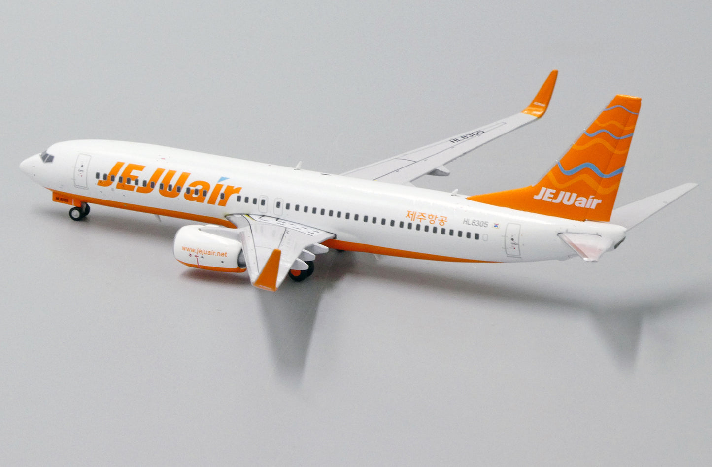 JC WINGS B737-800 JEJU AIR REG: HL8305