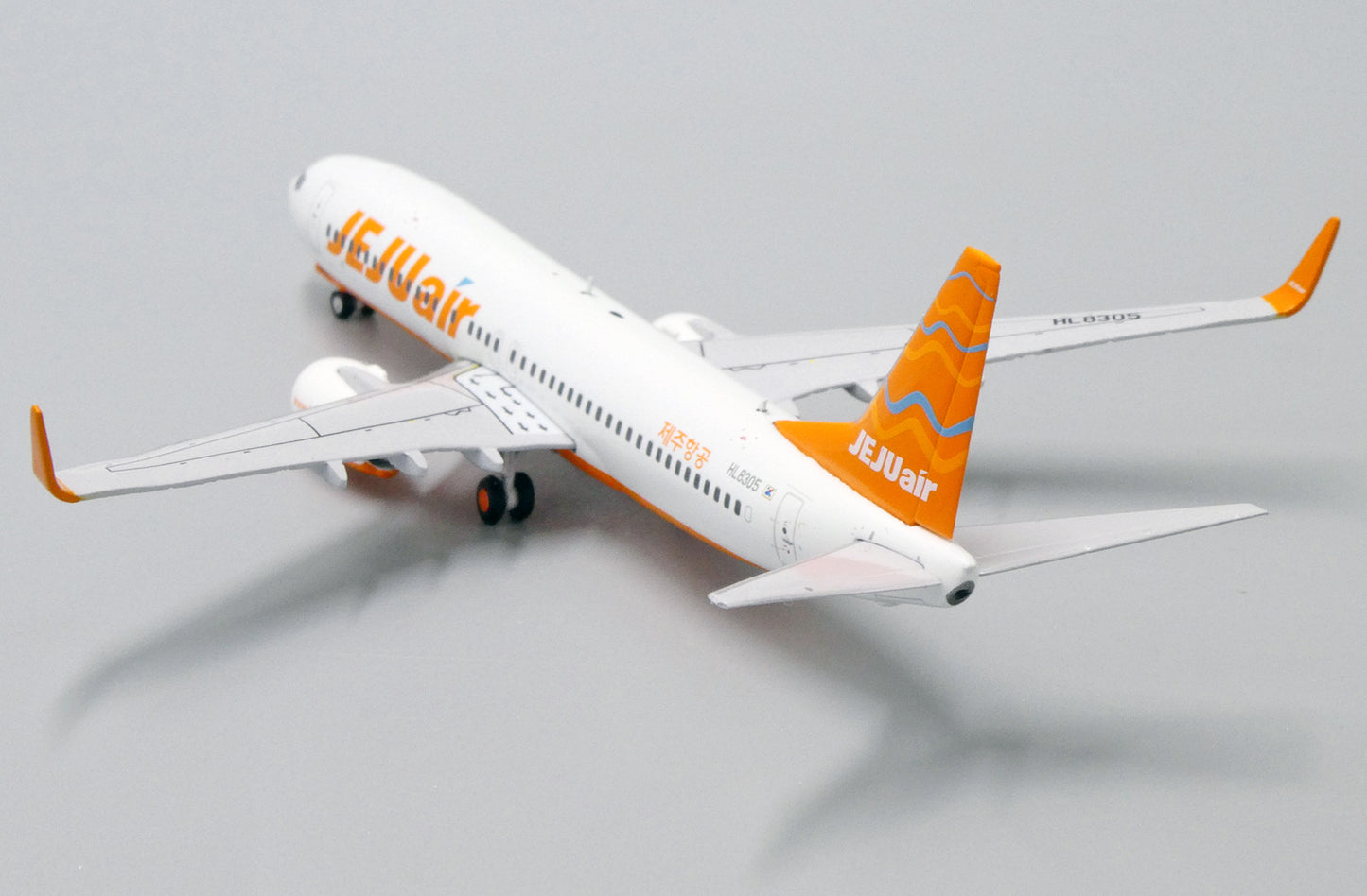JC WINGS B737-800 JEJU AIR REG: HL8305