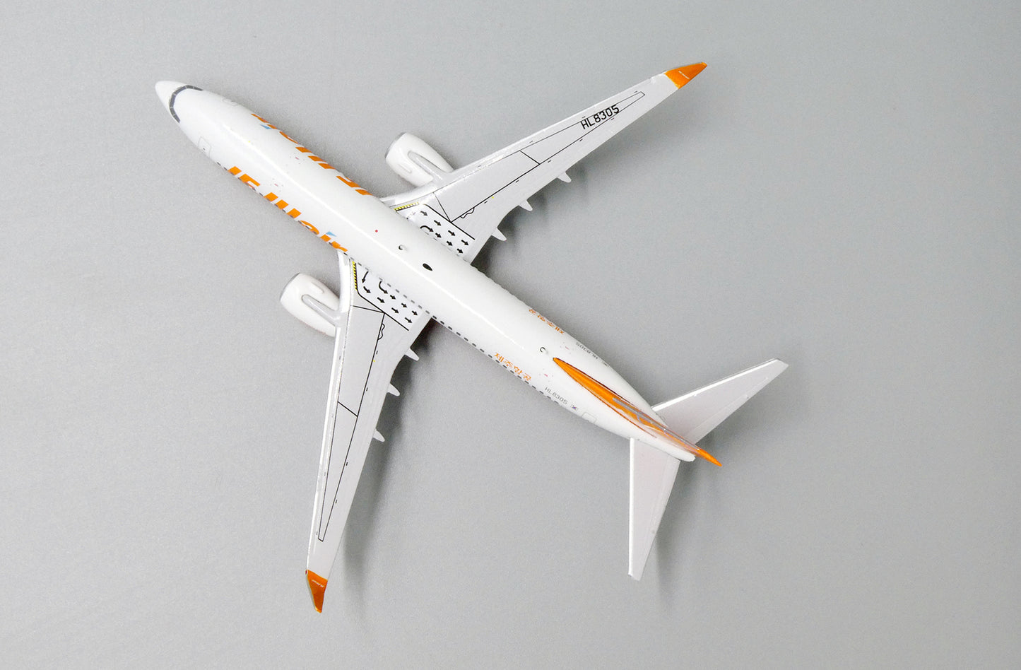 JC WINGS B737-800 JEJU AIR REG: HL8305
