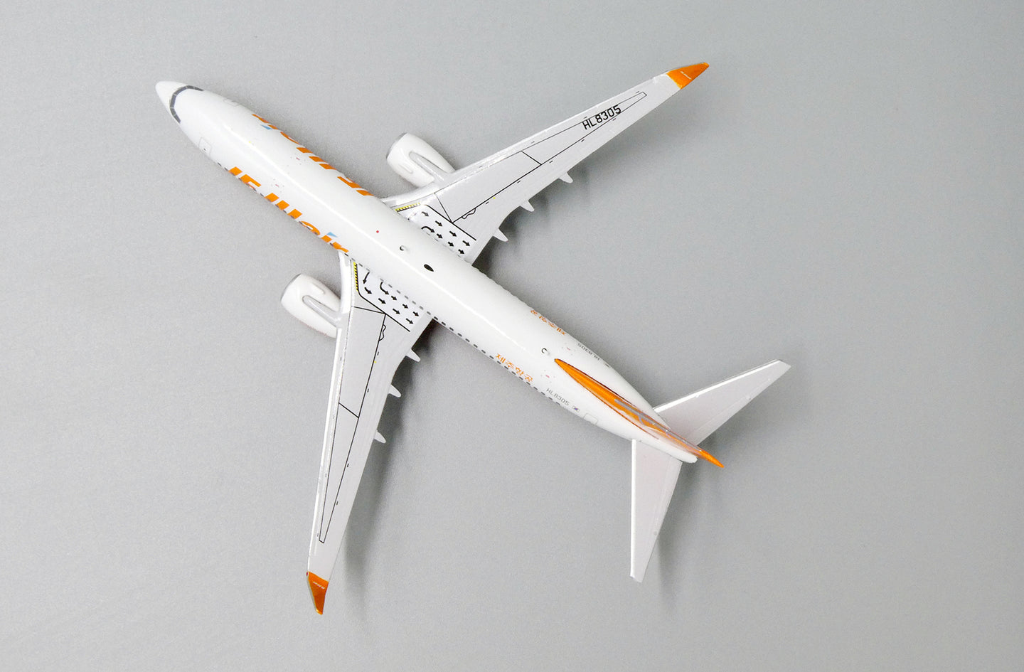 JC WINGS B737-800 JEJU AIR REG: HL8305