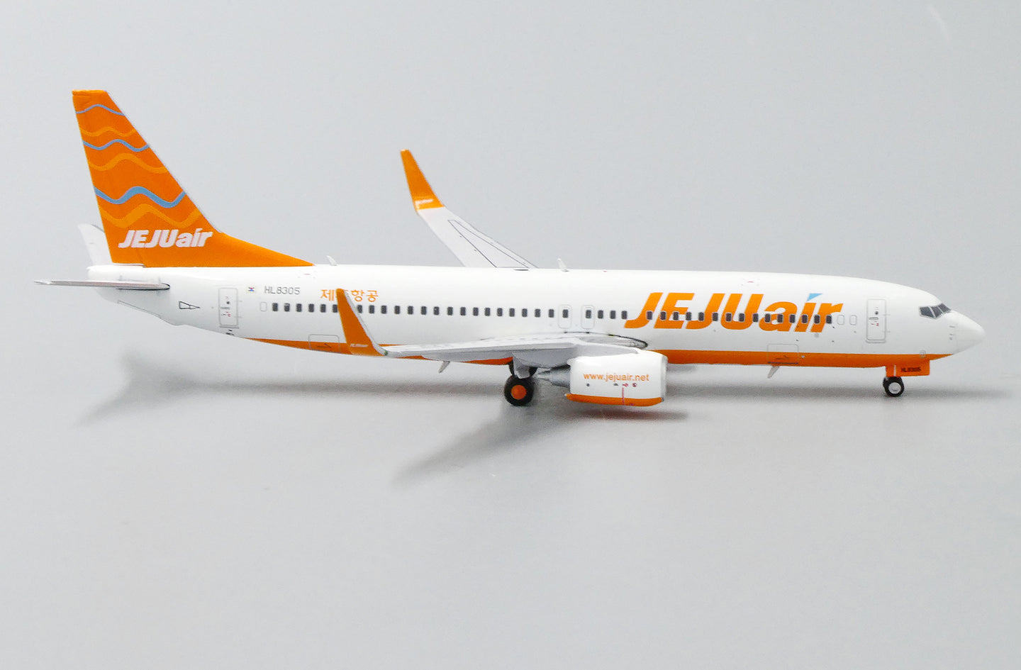 JC WINGS B737-800 JEJU AIR REG: HL8305