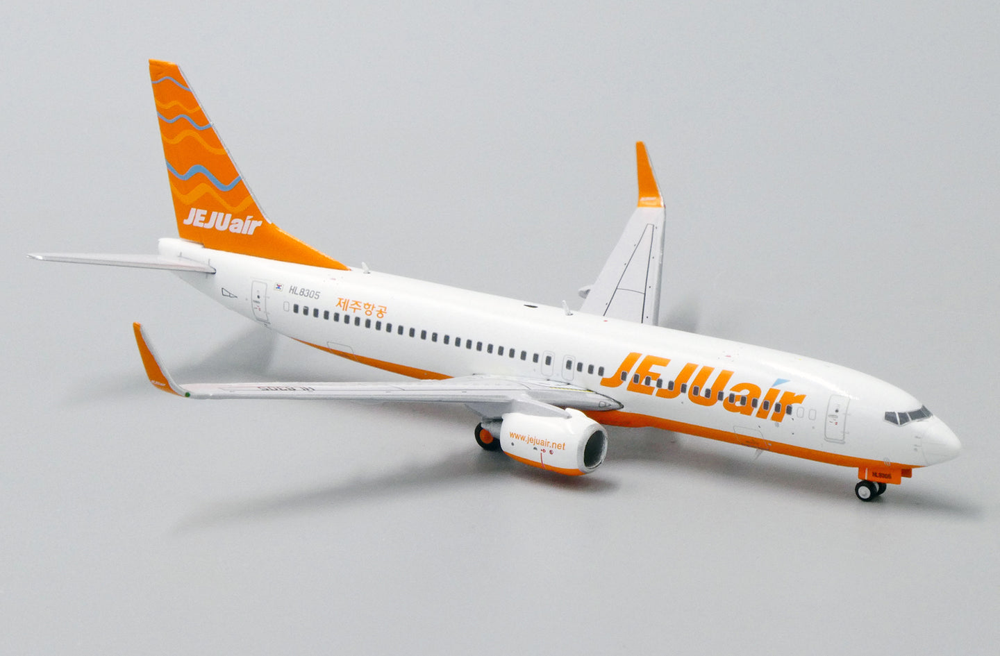 JC WINGS B737-800 JEJU AIR REG: HL8305
