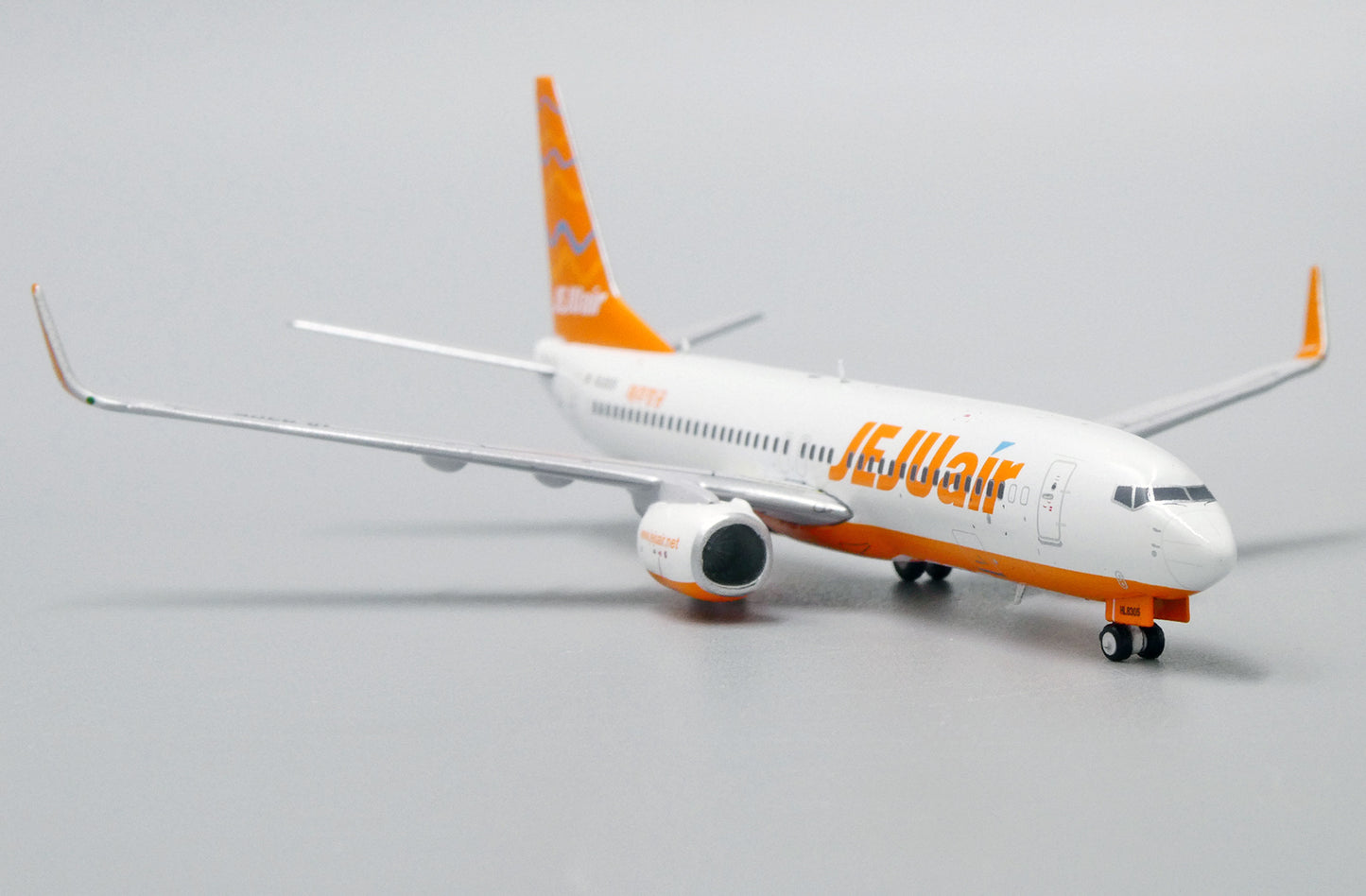 JC WINGS B737-800 JEJU AIR REG: HL8305