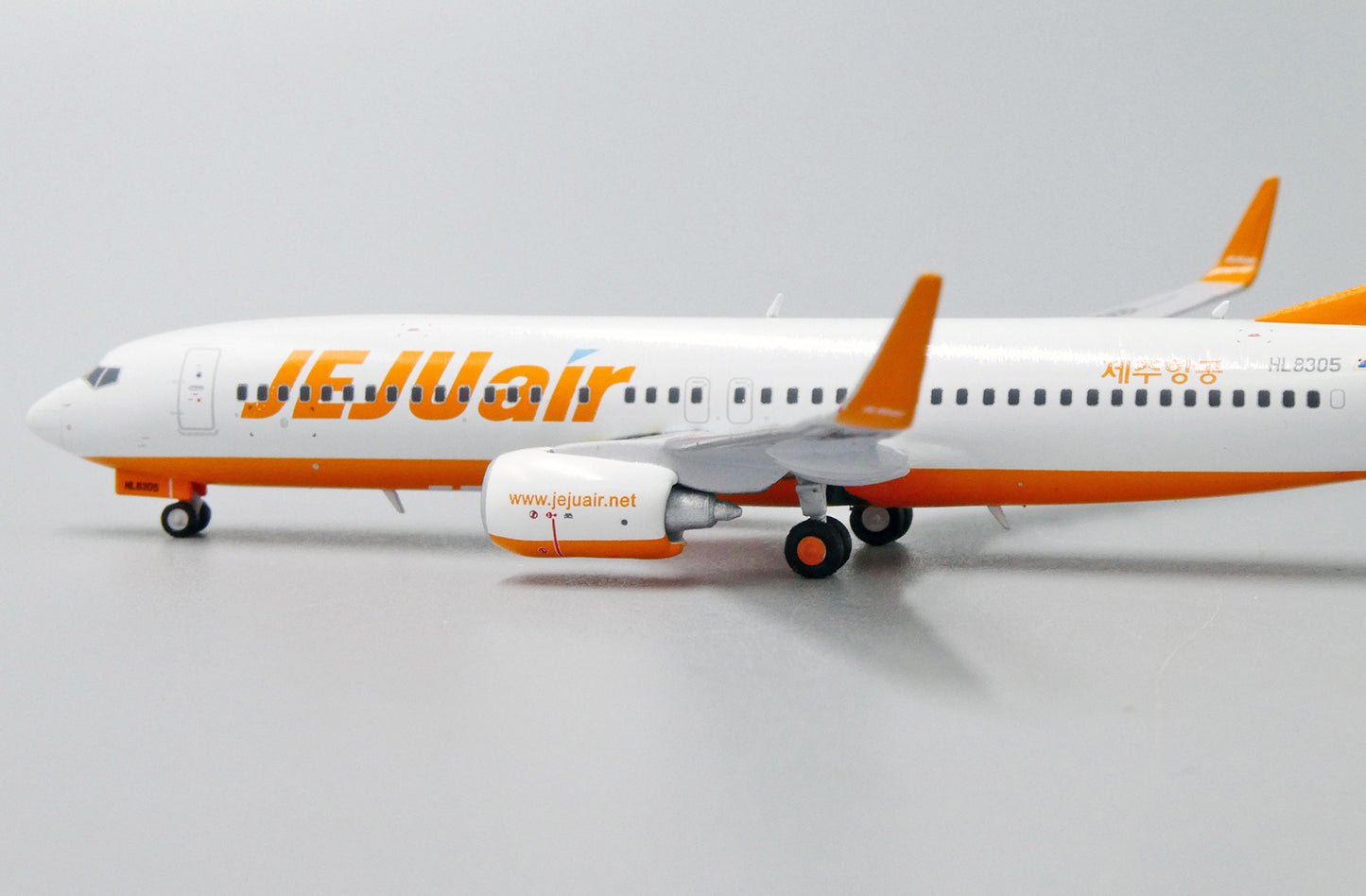 JC WINGS B737-800 JEJU AIR REG: HL8305