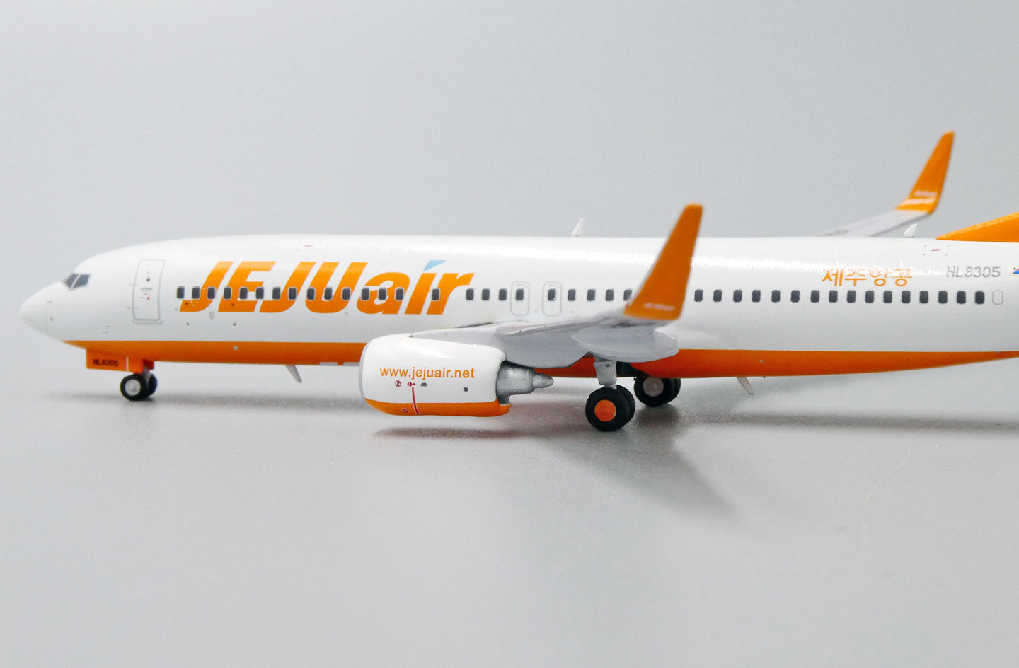JC WINGS B737-800 JEJU AIR REG: HL8305