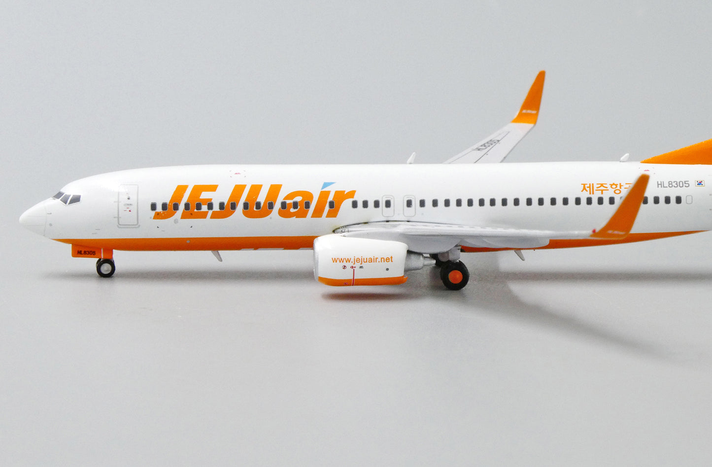 JC WINGS B737-800 JEJU AIR REG: HL8305