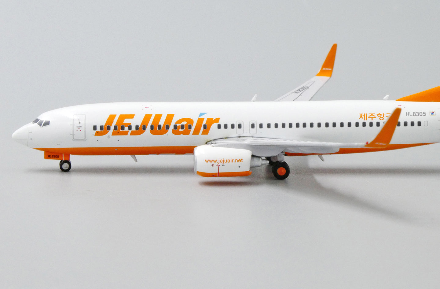JC WINGS B737-800 JEJU AIR REG: HL8305