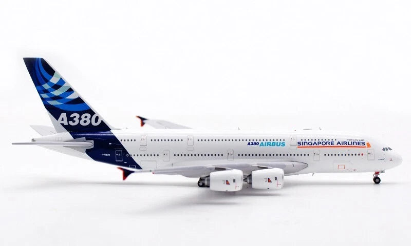 JC WINGS A380 AIRBUS INDUSTRIE 'SINGAPORE AIRLINES TITLE' REG: F-WWOW