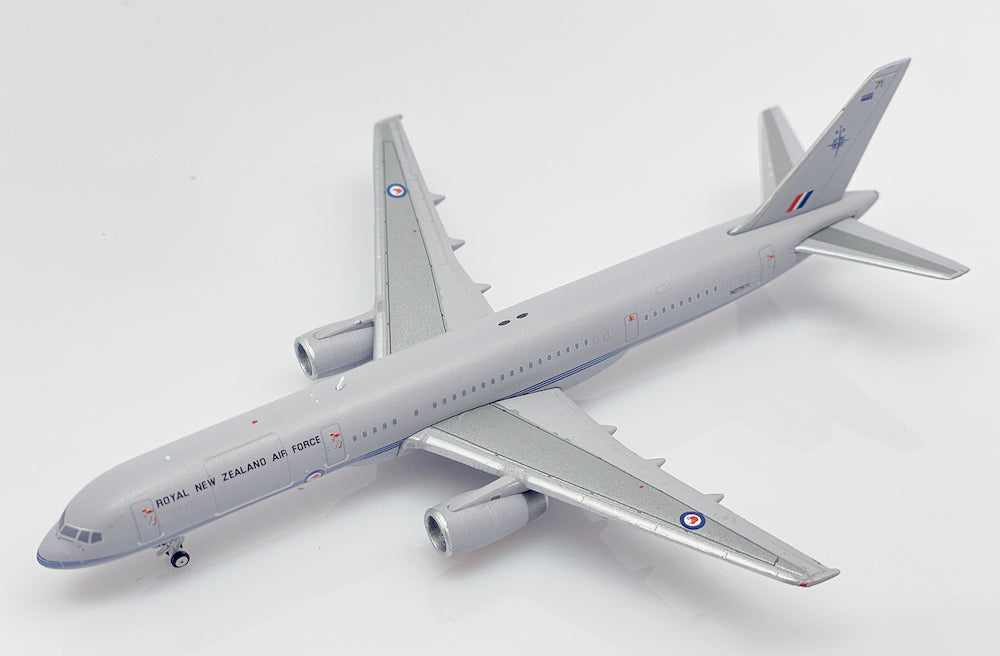 JC WINGS B757-200 ROYAL NEW ZEALAND AIR FORCE (RNZAF) REG: NZ7571