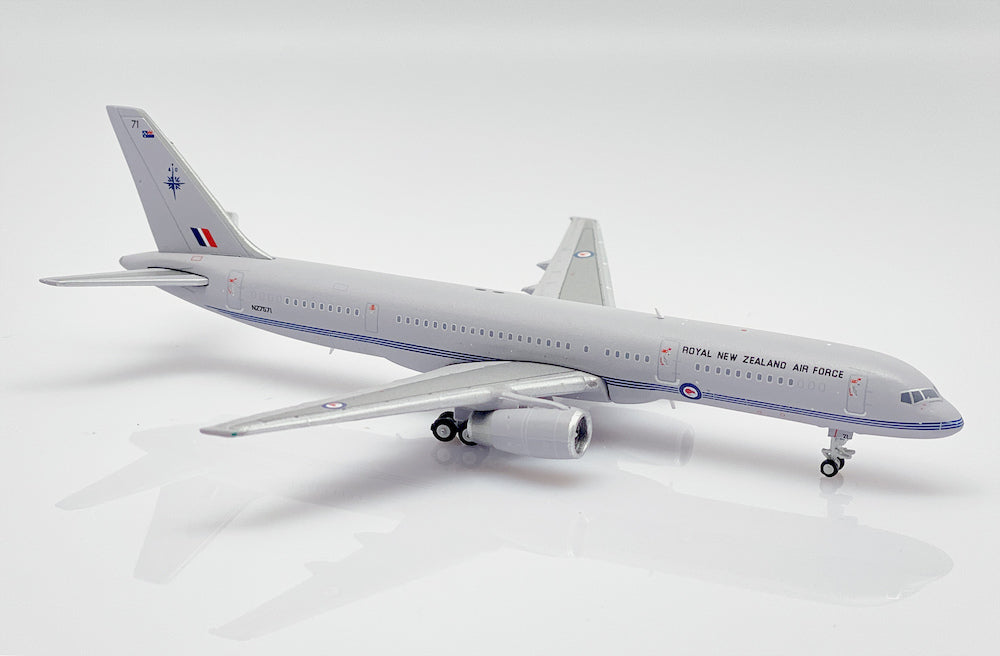 JC WINGS B757-200 ROYAL NEW ZEALAND AIR FORCE (RNZAF) REG: NZ7571
