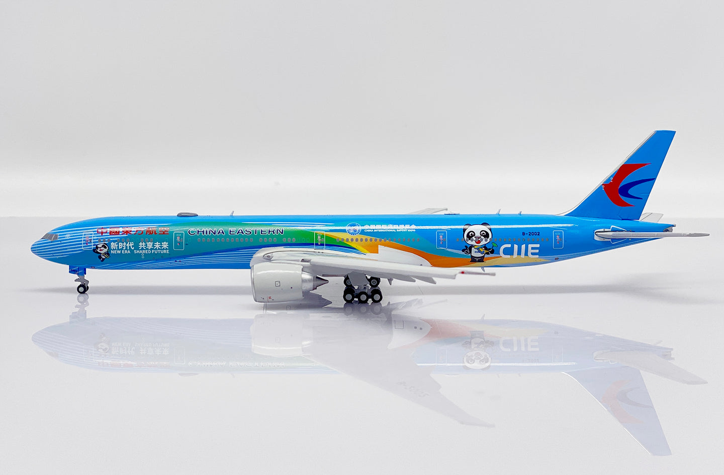 JC WINGS B777-300 CHINA EASTERN "CIIE LIVERY" (FLAPS DOWN) REG: B-2002