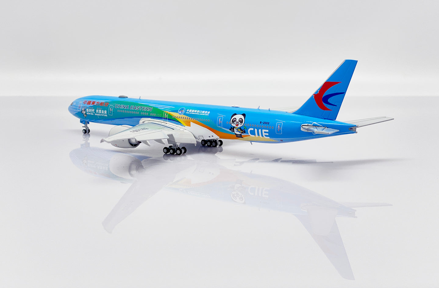 JC WINGS B777-300 CHINA EASTERN "CIIE LIVERY" (FLAPS DOWN) REG: B-2002