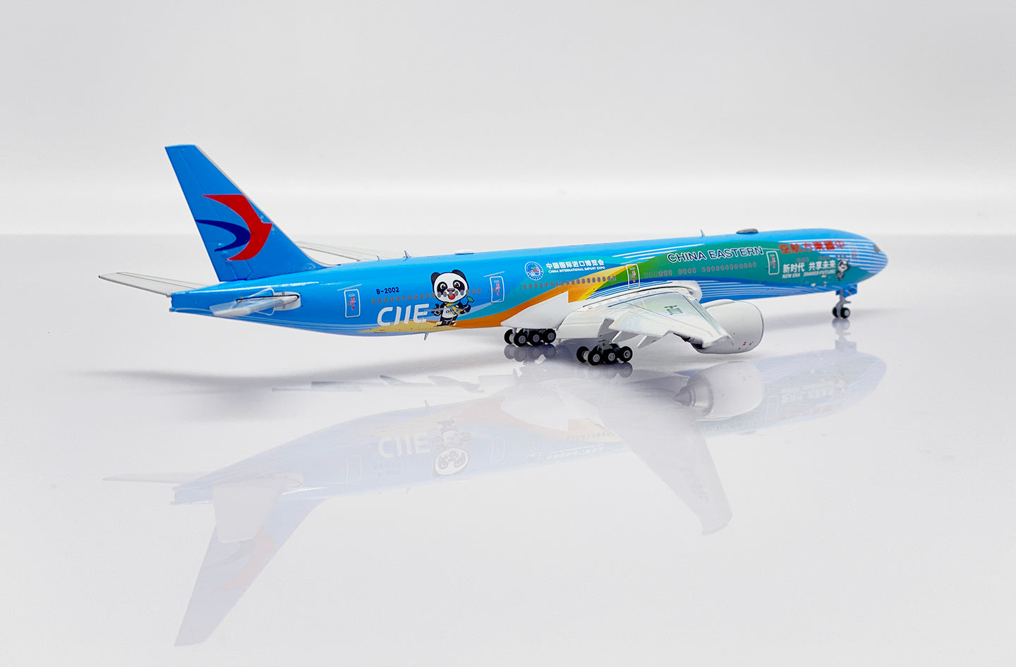 JC WINGS B777-300 CHINA EASTERN "CIIE LIVERY" (FLAPS DOWN) REG: B-2002