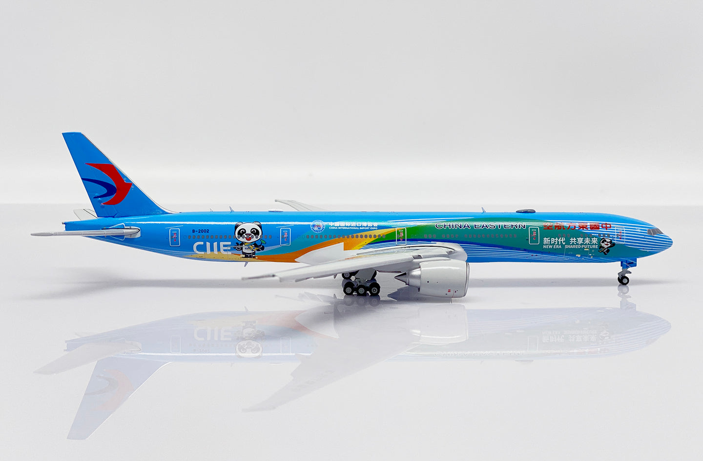 JC WINGS B777-300 CHINA EASTERN "CIIE LIVERY" (FLAPS DOWN) REG: B-2002