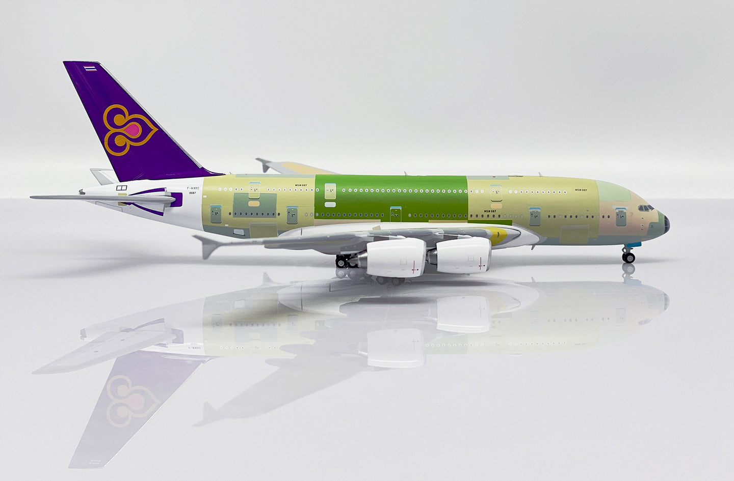 JC WINGS A380 THAI AIRWAYS "BARE METAL" REG: F-WWAO
