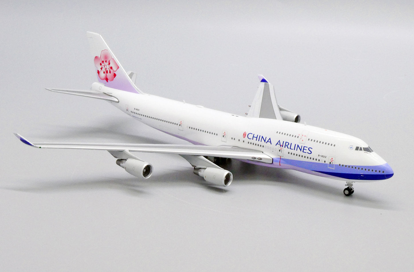 JC WINGS B747-400 CHINA AIRLINES REG: B-18212