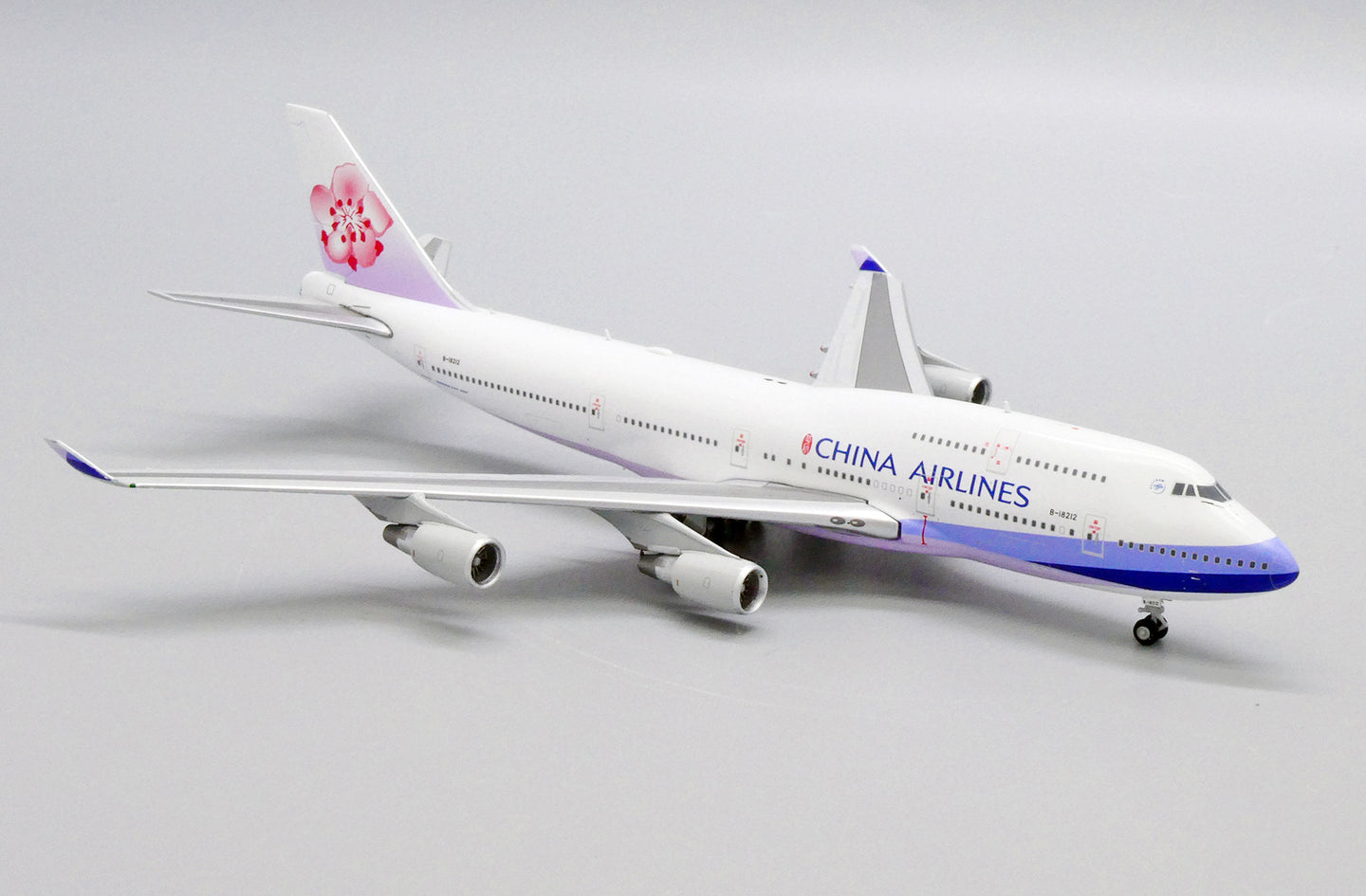 JC WINGS B747-400 CHINA AIRLINES REG: B-18212