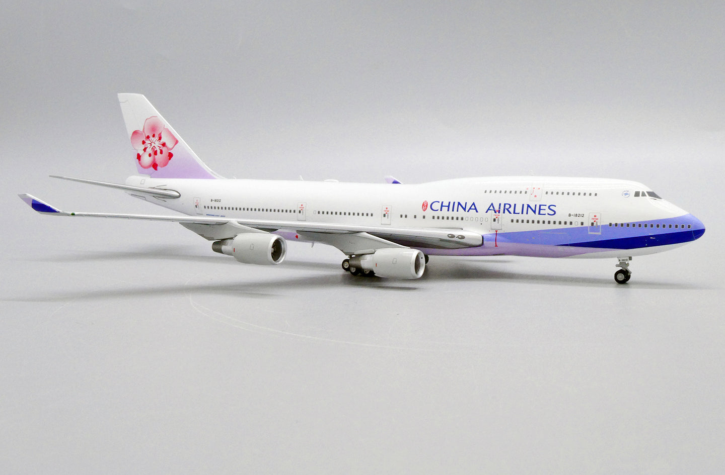 JC WINGS B747-400 CHINA AIRLINES REG: B-18212