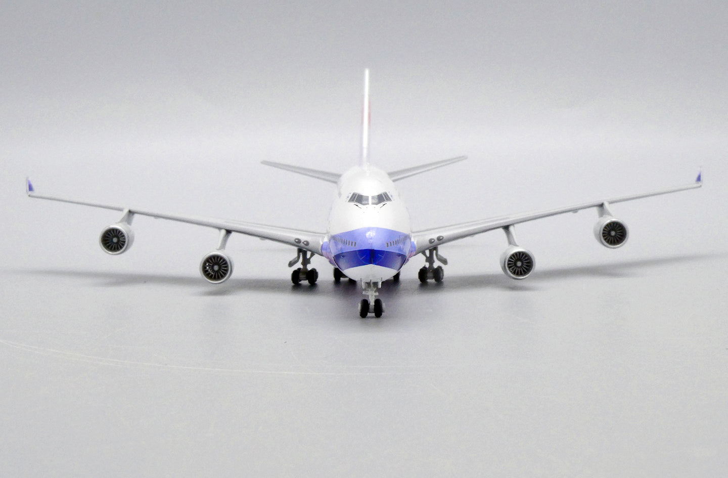 JC WINGS B747-400 CHINA AIRLINES REG: B-18212