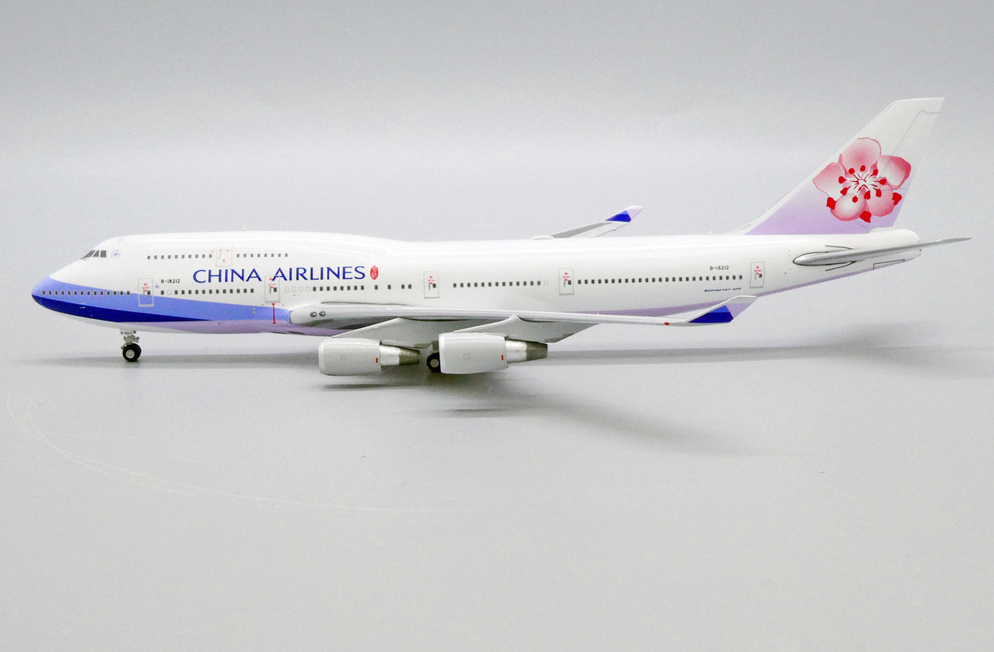 JC WINGS B747-400 CHINA AIRLINES REG: B-18212