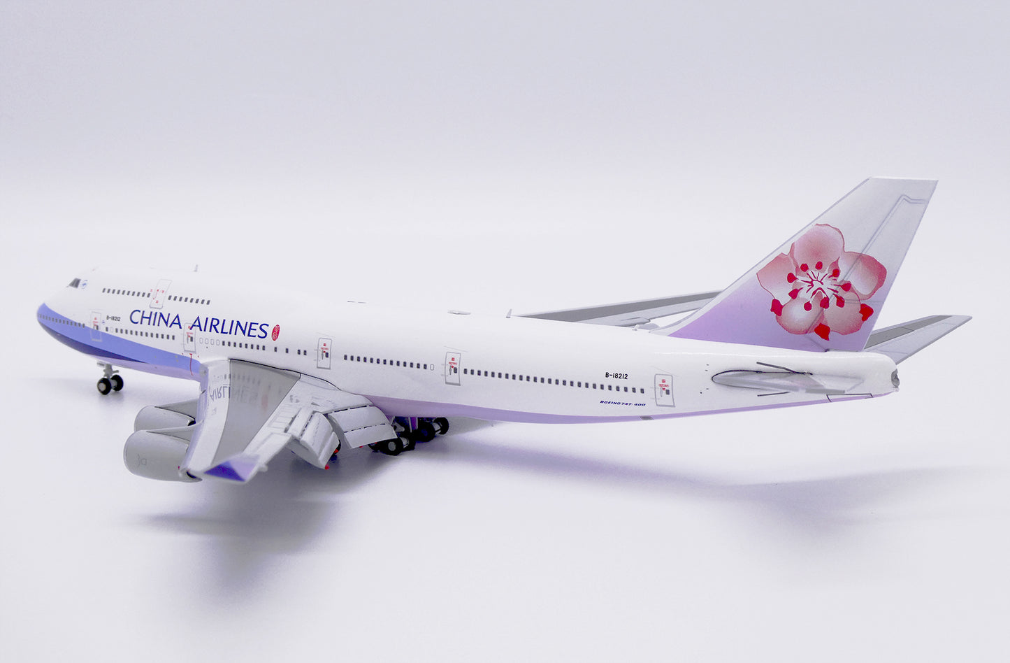 JC WINGS B747-400 CHINA AIRLINES REG: B-18212