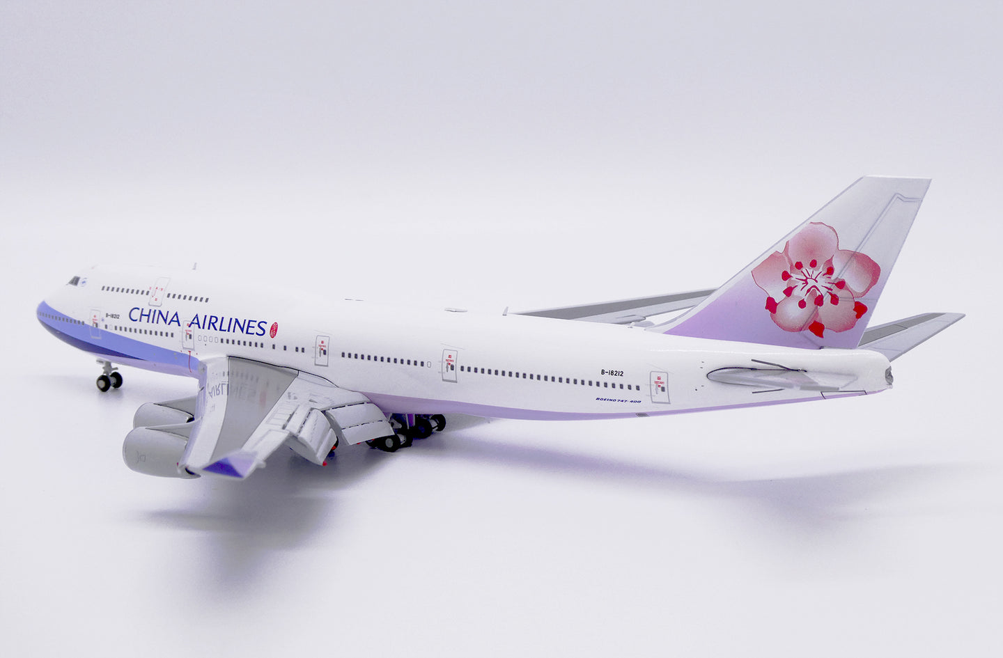 JC WINGS B747-400 CHINA AIRLINES REG: B-18212