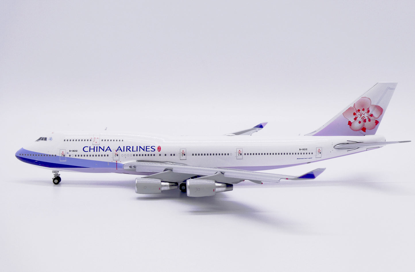 JC WINGS B747-400 CHINA AIRLINES REG: B-18212