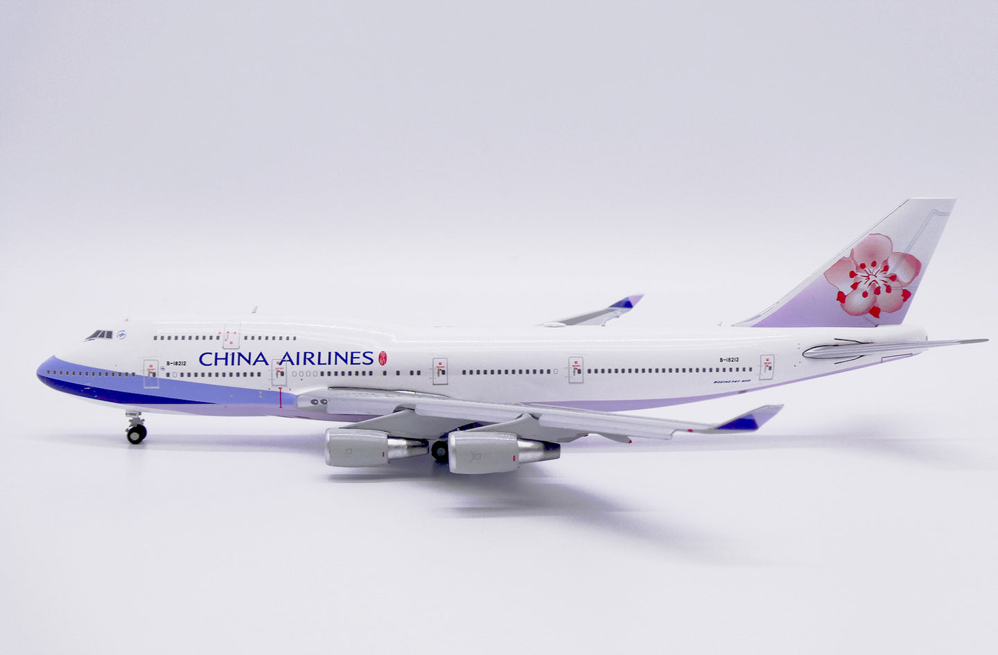 JC WINGS B747-400 CHINA AIRLINES REG: B-18212