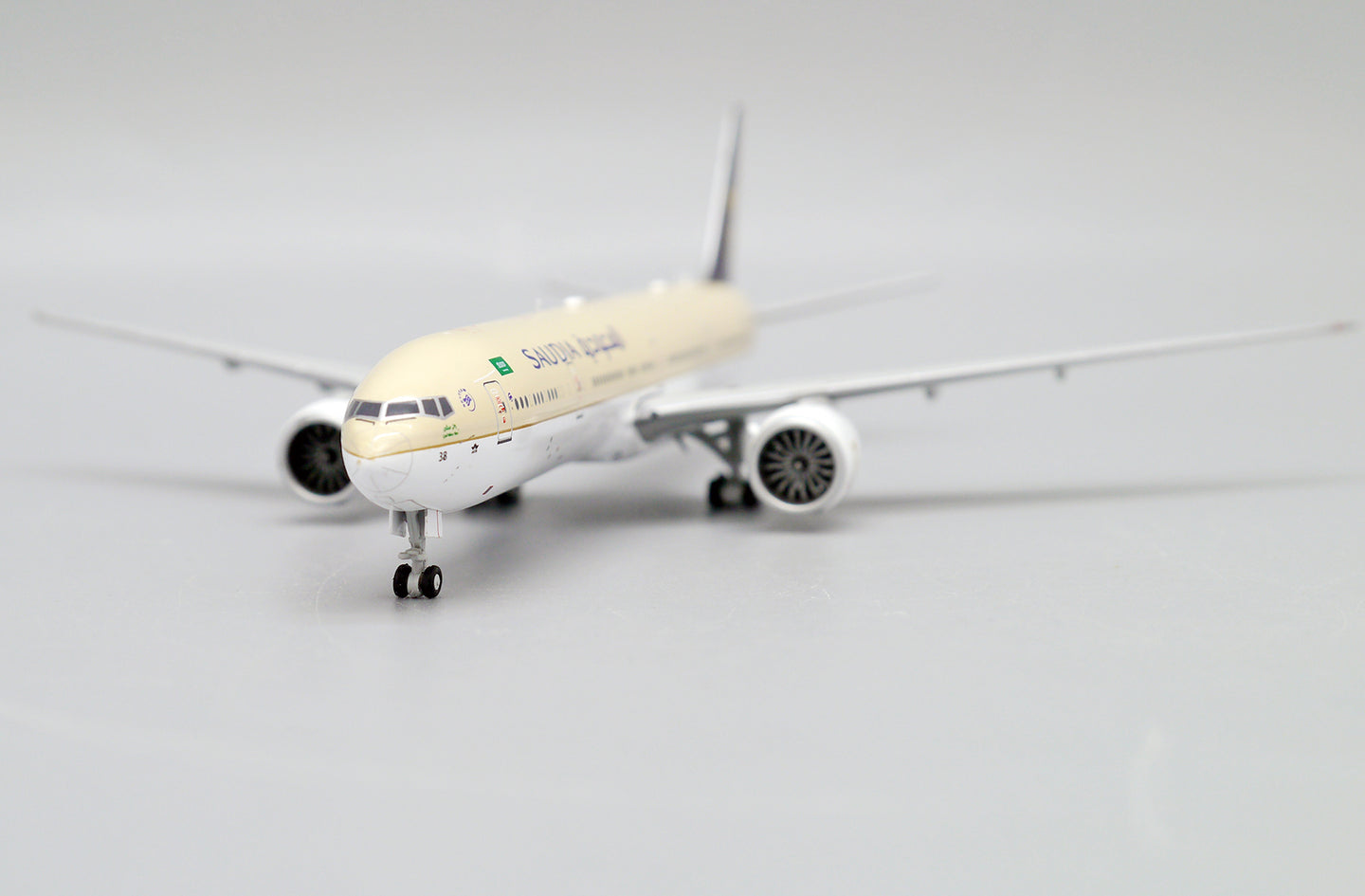 JC WINGS B777-300ER SAUDI ARABIAN AIRLINES REG: HZ-AK38