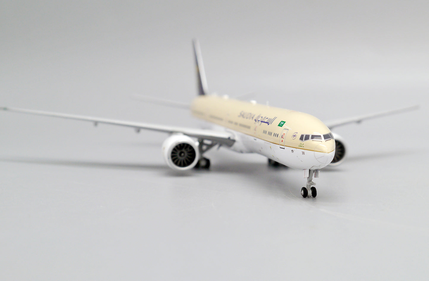 JC WINGS B777-300ER SAUDI ARABIAN AIRLINES REG: HZ-AK38