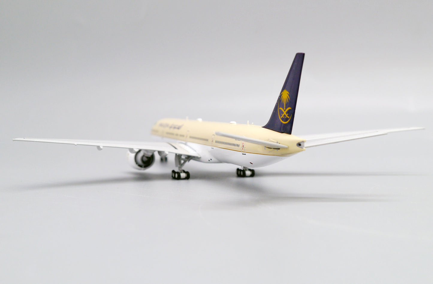 JC WINGS B777-300ER SAUDI ARABIAN AIRLINES REG: HZ-AK38