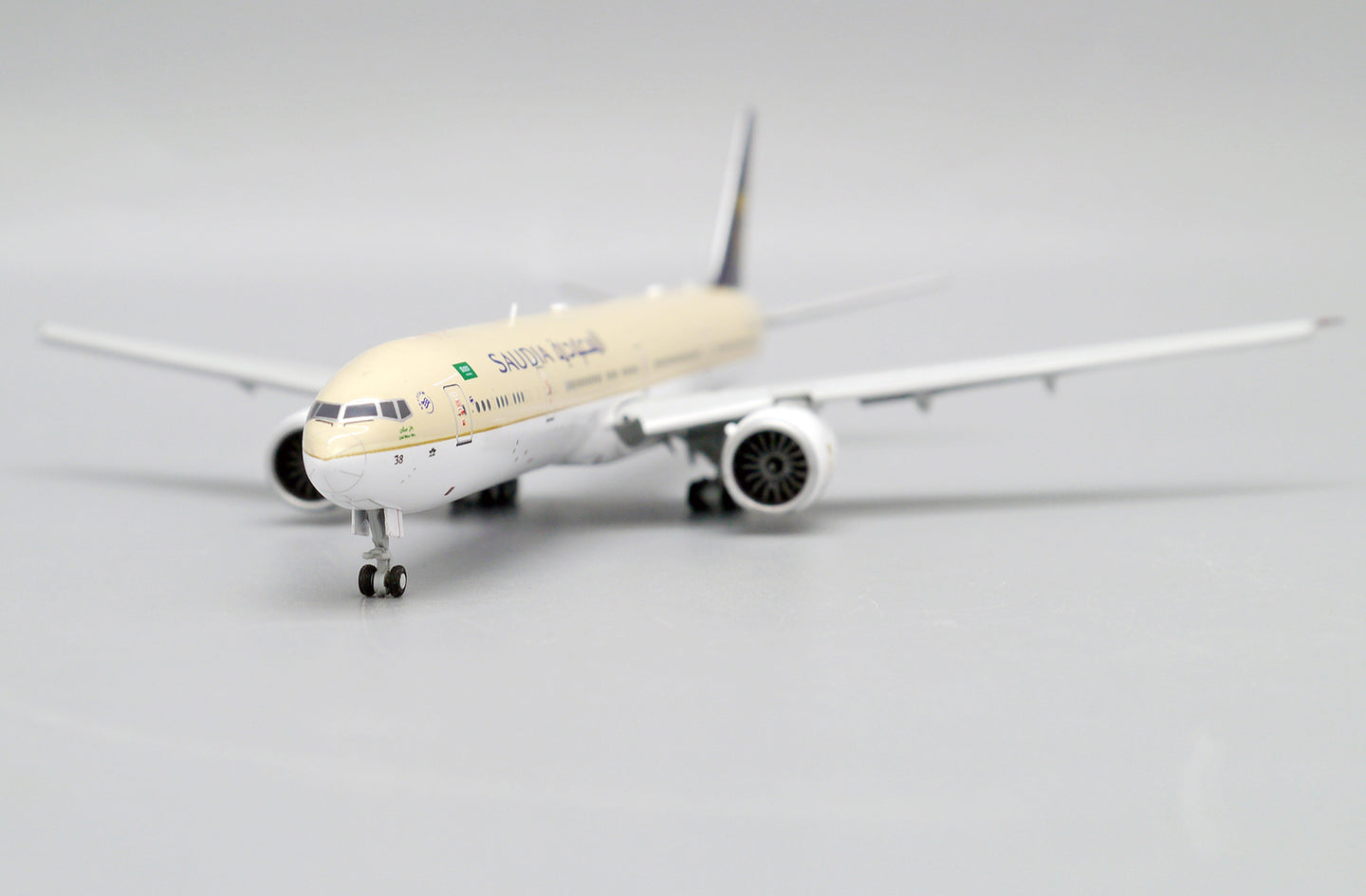 JC WINGS B777-300ER SAUDI ARABIAN AIRLINES (FLAPS DOWN) REG: HZ-AK38